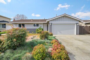 1061 Rickenbacker St in San Jose, CA - Building Photo