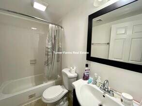 243 Northampton St, Unit 1 in Boston, MA - Foto de edificio - Building Photo