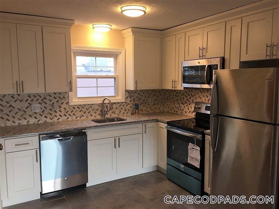 12 Holt Rd in Bourne, MA - Building Photo