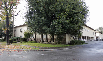 889 N Laurel Ave in Upland, CA - Building Photo