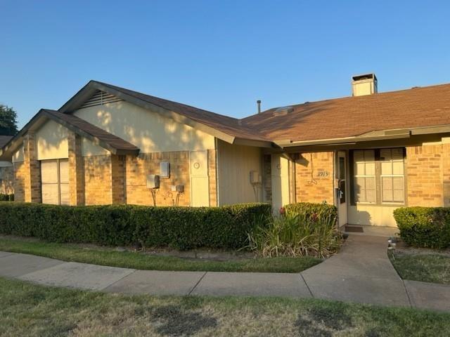 1913 Wyndemere Ln