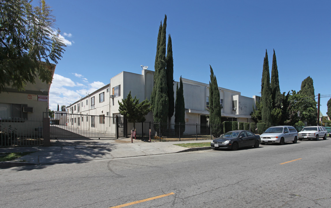 8335 Willis Ave in Panorama City, CA - Building Photo