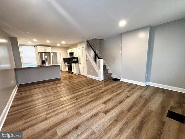 property at 4 3rd St