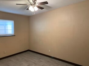 226 Cherry St in Levelland, TX - Foto de edificio - Building Photo