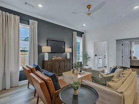 1565 W Farmville Rd in Auburn, AL - Building Photo