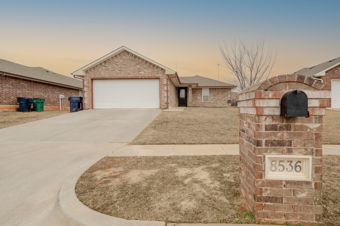 8536 Durland Way in Oklahoma City, OK - Building Photo