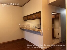 2127 Lonnie Ln in Moore, OK - Building Photo - Building Photo