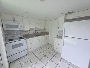3913 NW 76th Terrace in Hollywood, FL - Building Photo - Building Photo