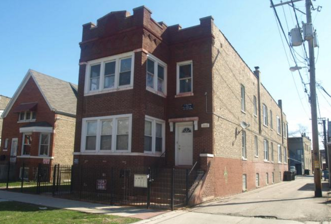 2415 N Kildare Ave in Chicago, IL - Building Photo - Building Photo