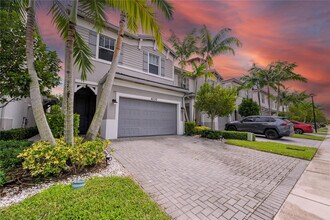 4530 NW 48th Terrace in Tamarac, FL - Building Photo - Building Photo