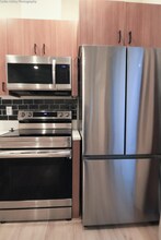 12096 SE Pine St in Portland, OR - Foto de edificio - Building Photo