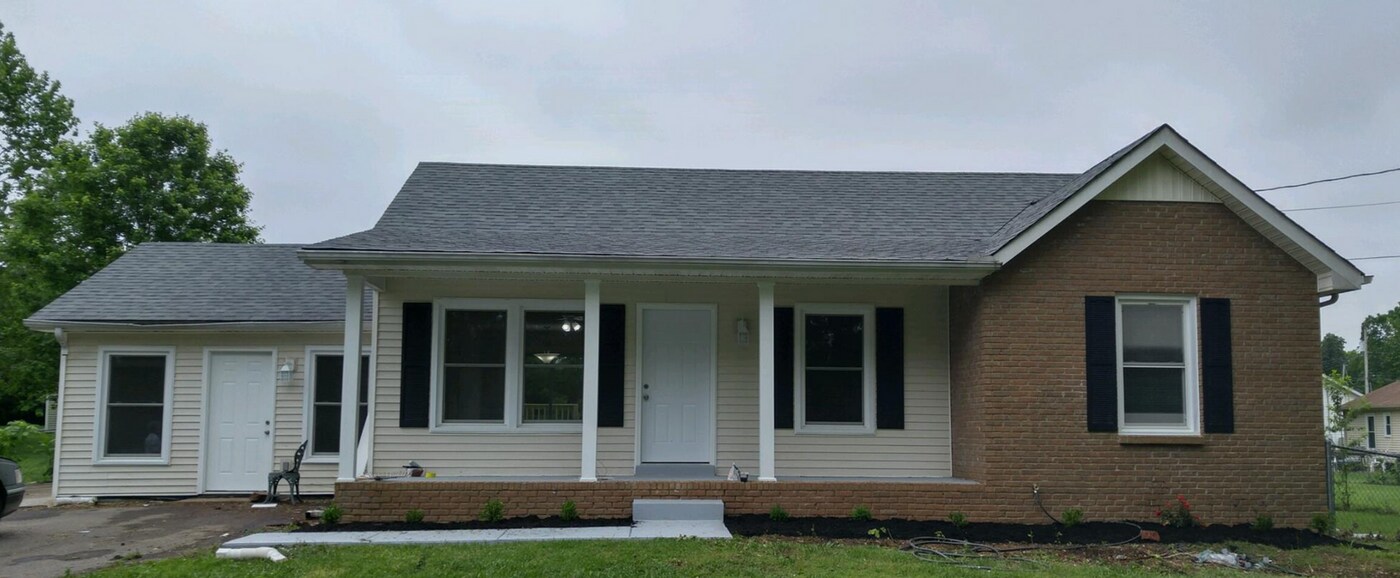 220 Bob White Dr in Clarksville, TN - Building Photo