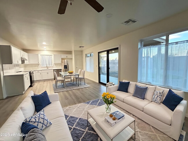 10542 W Alvarado Rd in Avondale, AZ - Building Photo - Building Photo