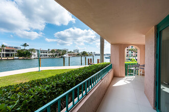 100 SE 5th Ave in Boca Raton, FL - Building Photo - Building Photo