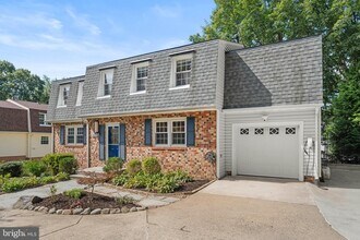 10429 Headly Ct in Fairfax, VA - Building Photo - Building Photo