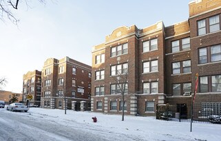 7028 S Clyde Chicago, IL 60649 in Chicago, IL - Building Photo