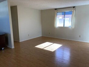 401 Arnold St in Las Vegas, NV - Building Photo - Building Photo