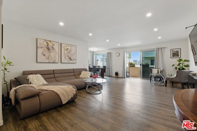 property at 5400 Lindley Ave