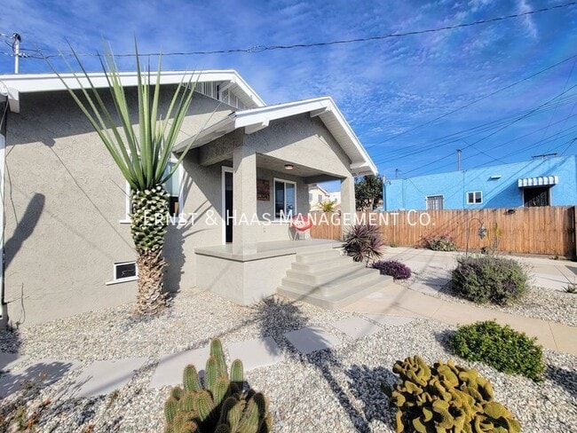 property at 3041 E Spaulding St