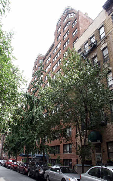 520 East 81st Street in New York, NY - Building Photo