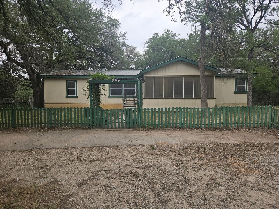 18861 FM 2252 in San Antonio, TX - Building Photo