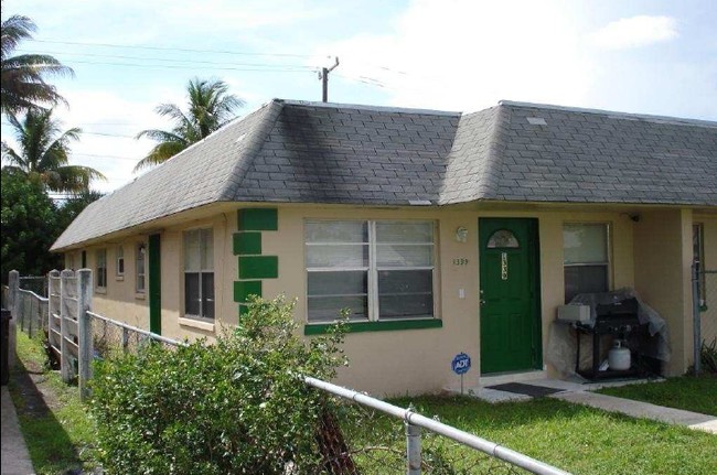 1519-1521 NW 8th Ave in Fort Lauderdale, FL - Building Photo - Building Photo