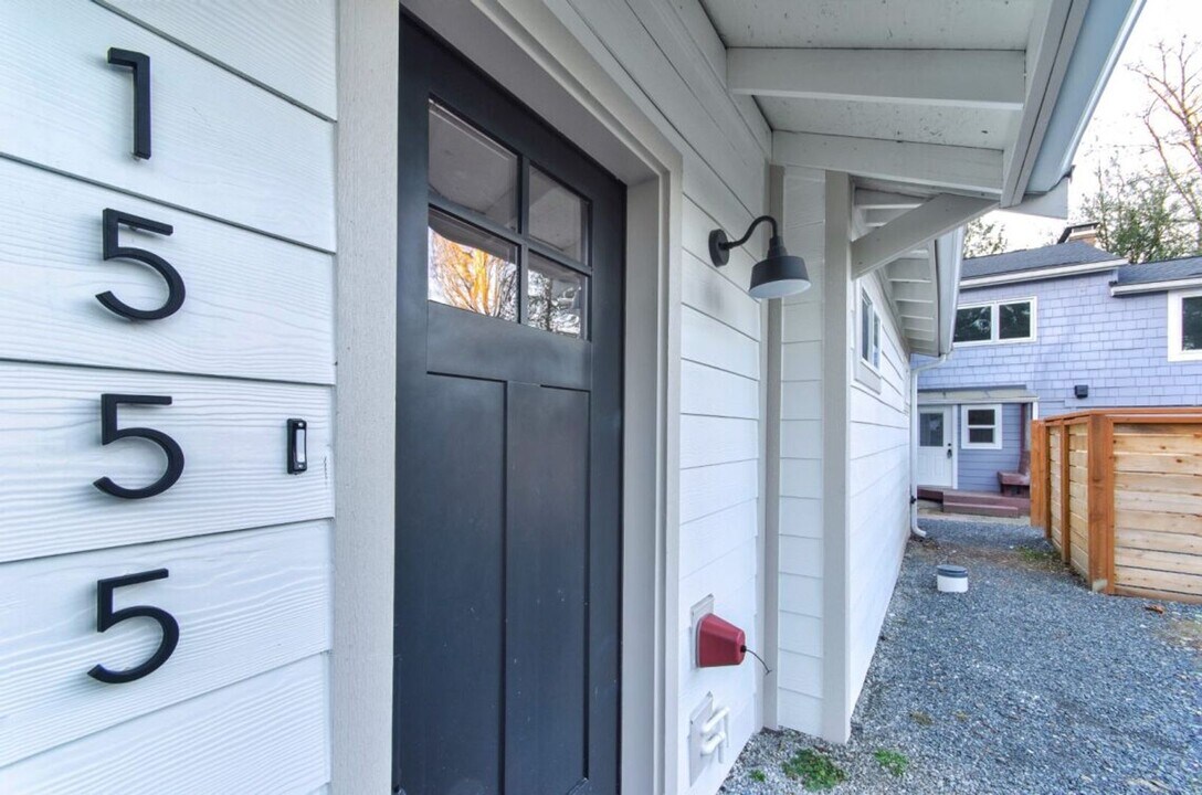 1555 NE 100th St in Seattle, WA - Building Photo
