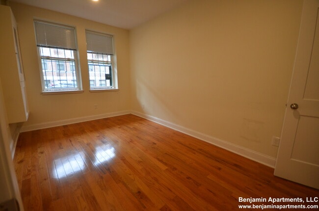 123 Sutherland Rd, Unit B in Boston, MA - Building Photo - Building Photo