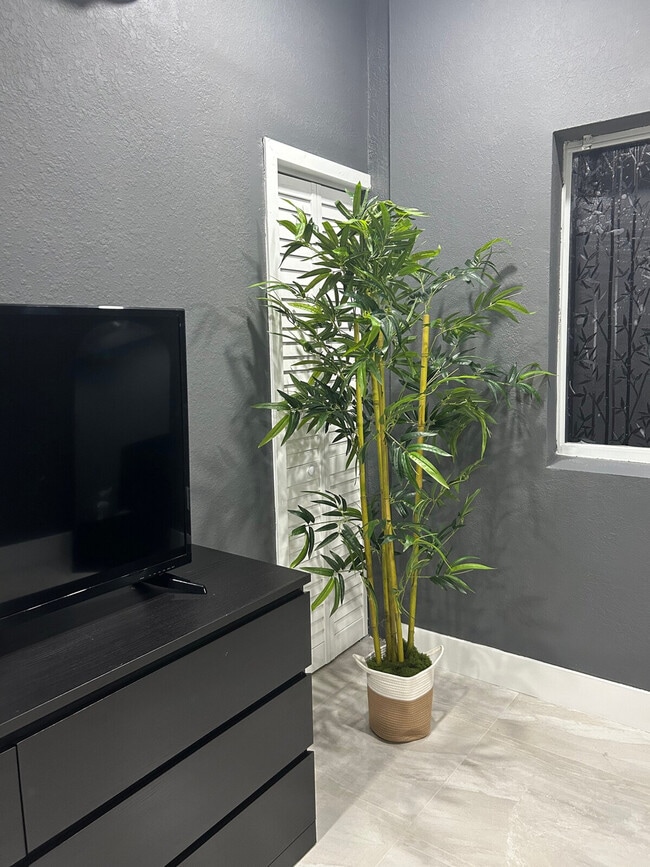 14758 SW 39th Terrace in Miami, FL - Building Photo - Building Photo
