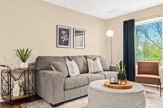 18435 Sharon Ln in Roseville, MI - Foto de edificio - Building Photo