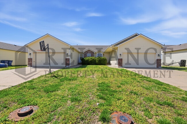 9922 E Kinkaid Cir in Wichita, KS - Building Photo - Building Photo