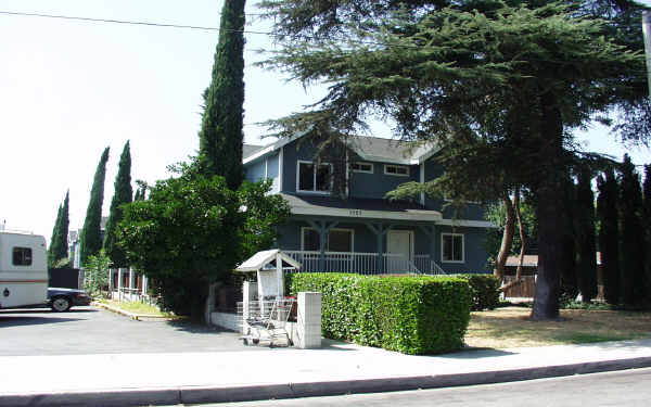 1727 Alamitas Ave in Monrovia, CA - Foto de edificio - Building Photo