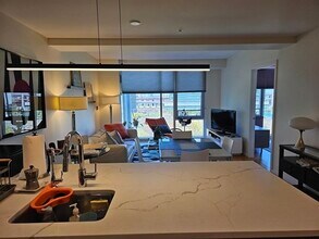 2 Earhart St, Unit 707 in Cambridge, MA - Building Photo - Building Photo
