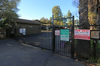 El Norte Gardens in Escondido, CA - Foto de edificio - Building Photo