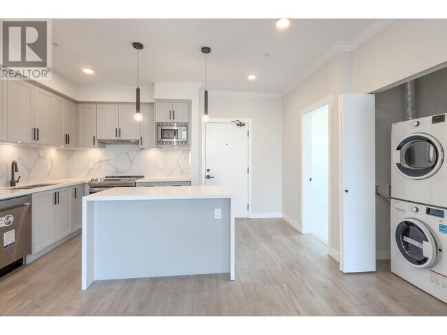 12109-12223 223 St in Maple Ridge, BC - Building Photo - Building Photo