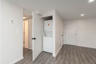 The Falls at Roland Park in Baltimore, MD - Foto de edificio - Building Photo