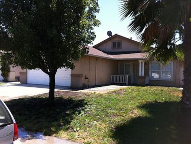 158 Shadywood Ave in Lathrop, CA - Foto de edificio - Building Photo