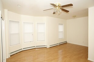 429 18th Ave, Unit 2FL in Newark, NJ - Building Photo