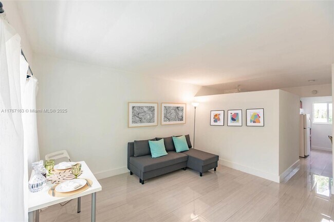 224 Meridian Ave in Miami Beach, FL - Building Photo - Building Photo