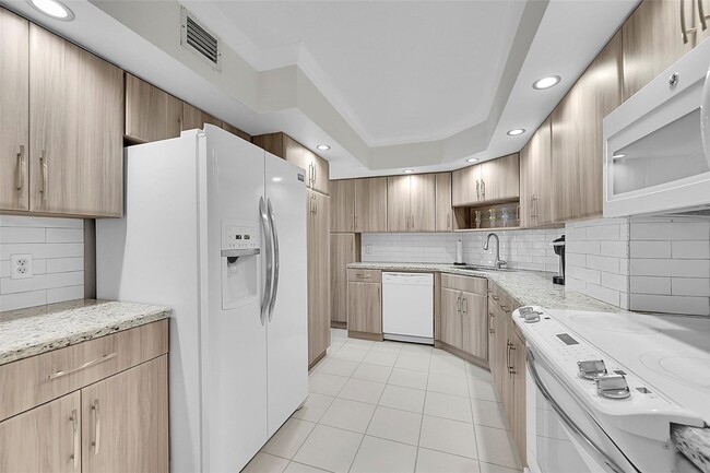 111 N Pompano Beach Blvd in Pompano Beach, FL - Building Photo - Building Photo