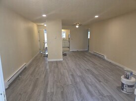 24022 25th Ave S in Des Moines, WA - Building Photo