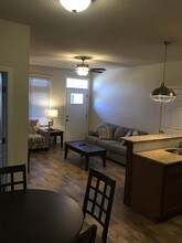 1900 N Severance St-Unit -04 in Hutchinson, KS - Building Photo - Building Photo