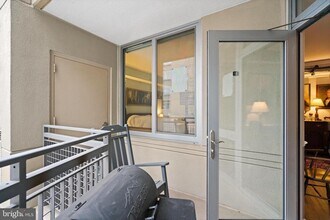 555 Massachusetts Ave NW in Washington, DC - Building Photo - Building Photo