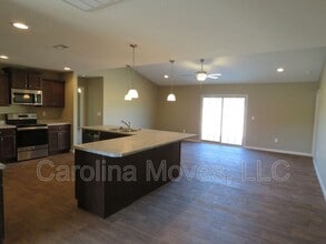 454 Peaksview Dr in Simpsonville, SC - Building Photo - Building Photo