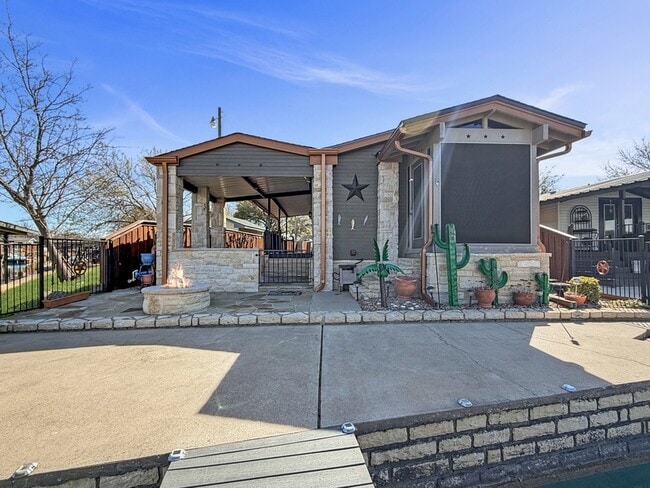 6505 Christa Ct in Granbury, TX - Building Photo - Building Photo