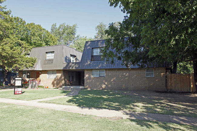 Eufaula Court Apartments in Norman, OK - Foto de edificio - Building Photo