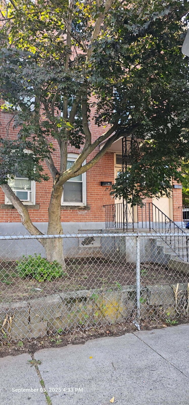 property at 119 Glen St