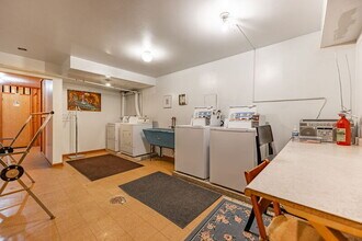 1609 E State St in Rockford, IL - Building Photo - Building Photo