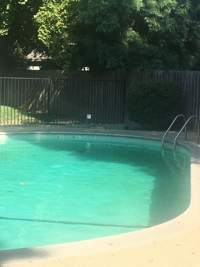 141 W Lassen Ave in Chico, CA - Building Photo - Building Photo