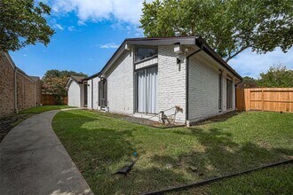 1014 Fleetwood Pl Dr in Houston, TX - Building Photo - Building Photo
